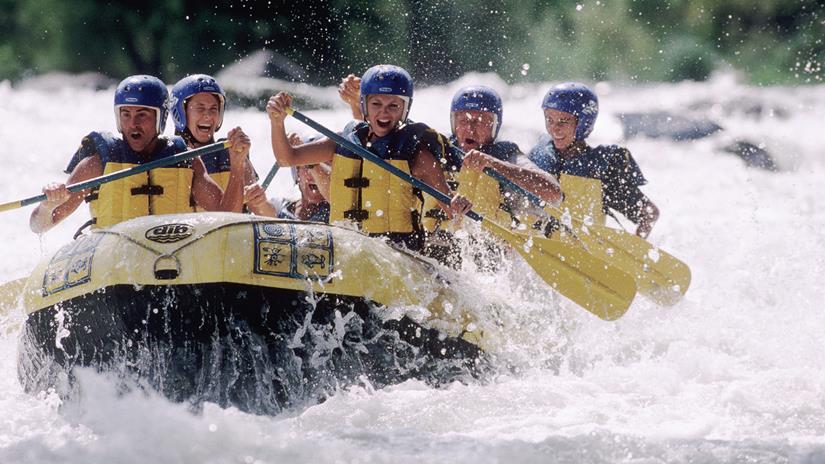 Les incontournables de l'été pour votre séjour à la montagne : sport en eaux vives, rafting - CGH Résidences
